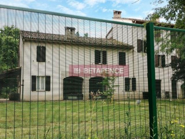 betafence_private_house_wlochy_logo_securifor_2d_large_thumb640x480